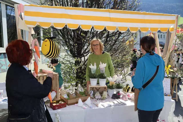 Beim ersten Ostermarkt wurden u.a. zahlreiche Produkte rund um das Thema Ostern angeboten.  | Foto: Elisabeth Zangerl