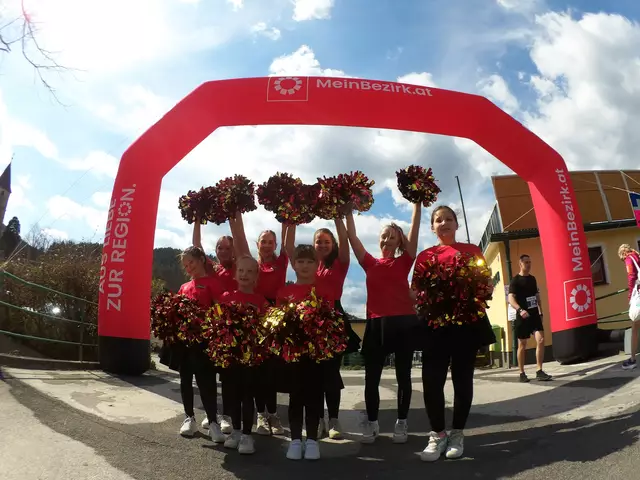 Cheerleader-Show vorm Lauf. | Foto: Santrucek