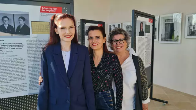 Drei starke Frauen (v.l.n.r.): Hanna Bauer, 18; Daniela Bauer, 46 (Mutter von Hanna Bauer); Barbara Radner, 66 (Oma von Hanna Bauer)

Foto Franz Michael Zagler