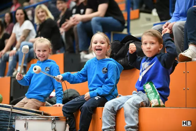Auf geht's Füchse: Die ganz jungen Fans der beiden Brucker Handballteams | Foto: Bernd Haider