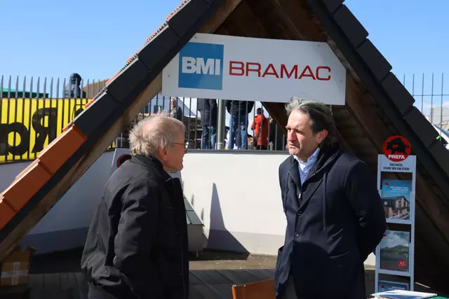 Geschäftsführer Ignaz Spiel beriet in Sachen Dachdeckerei und Spenglerei. | Foto: MeinBezirk