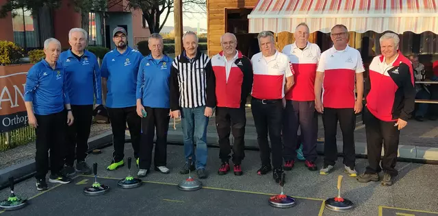 li. ESV Ruprechtshofen 1 in Blau und re. in Rot St. Martin Traun