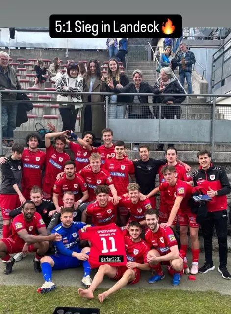 Der SVI feiert seinen 5:1-Auswärtserfolg in Landeck. | Foto: SVI