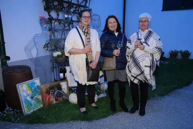 v. li. die Künstlerinnen Angelika Hafner, Edith Sandhofer und Gabi Palkovits