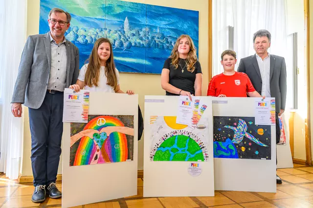 Gewinner der NMS St. Florian
1. Sophia Brühl  und 2. Platz im Distrikt Mitte (OÖ./Stmk.)
2. Isabella Scheiblhofer
3. Jakob Langzauner | Foto: Wolfgang Simlinger