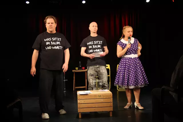 "Long Short Impro Special": Wolfgang Schneeberger, Alex Linse und Diana Paul nahmen Ideen der Besucher in ihr Improvisationstheater auf.