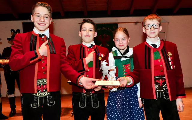 2. Platz Mannschaftswertung: Benjamin Clementi, Paul Wörndle, Mia Früh und Xaver Zangerl aus Sistrans | Foto: Hassl