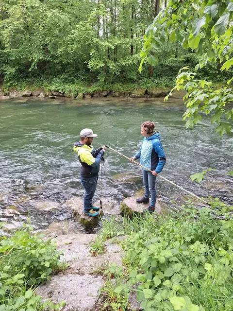 Probenentnahme des BRG Schloss Wagrain. | Foto: Forschungsinstitut für Limnologie