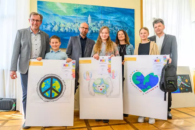 Gewinner der MMS Niederneukirchen
1. Sophie Wildling
2. Jakob Estl
3. Sophie Leitner | Foto: Wolfgang Simlinger