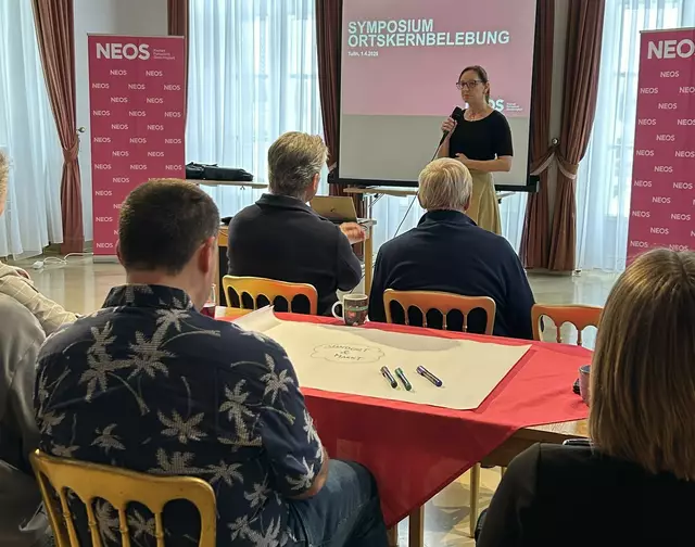 Expertin Susanne Formanek von „Grün statt Grau“ bei ihrem Vortrag