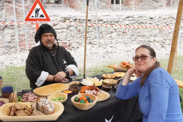 Georg Niedermayer und Katharina Mazoch bei der Jause.