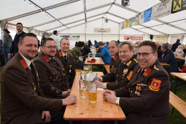 Am Sonntag fand in Eckartsau Frühschoppen mit Fahrzeugsegnung der Feuerwehr statt. | Foto: Rahel Mold