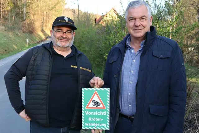 Bürgermeister Karl Bohnstingl (re) machte sich ein Bild von der Situation im Straßenbereich Neurath und Sierling | Foto: Langmann