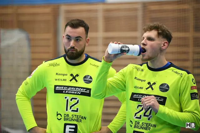 Die Füchse-Torhüter Stipe Buric und Julian Mitterdorfer | Foto: Bernd Haider