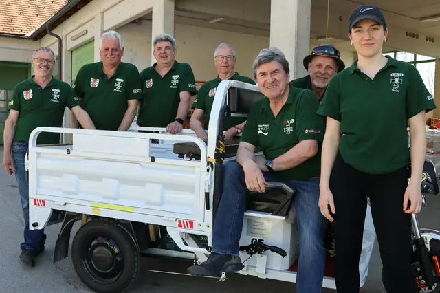 Die Mitglieder des Kameradschaftsbundes hatten ihr Tuk-Tuk dabei | Foto: Gerhard Langmann