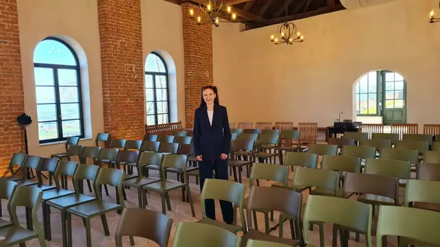 Hanna Bauer im renovierten, stilvollen Veranstaltungssaal

Foto Franz Michael Zagler