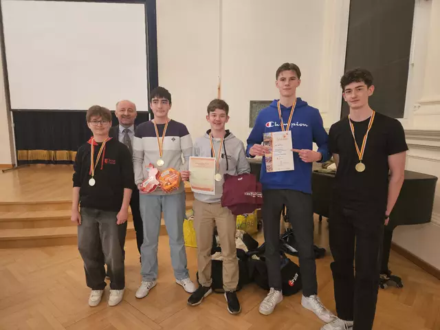 Die Landesmeister mit dem Verantwortlichen für das Turnier Franz Josef Topolovec vlnr: Benjamin Eder, David Malesevic, Roman Baurecht, Johann Lassnig-Walder, Christopher Steiner | Foto: HAK Spittal/Drau