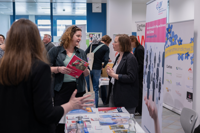 Der Praxistag Demenz im BKH Schwaz brachte viele, klärende Gespräche.  | Foto: BKH Schaz