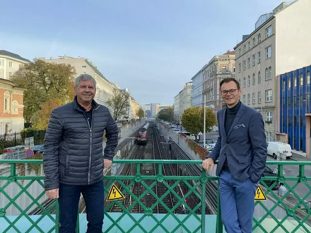 ÖVP Landstraße-Klubobmann Ernst Tauschmann und Parteikollege Nikias Schachinger (v.l.) hätten gerne eine Überplattung der S-Bahntrasse umgesetzt.  | Foto: ÖVP Landstraße