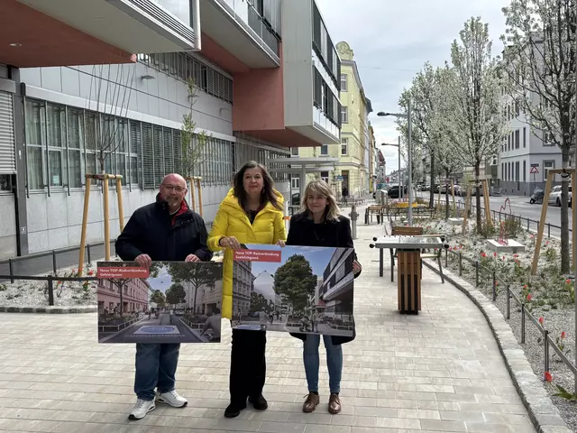 Der Hernalser Bezirksvorsteher Peter Jagsch, sowie Mobilitätsstadträtin Ulli Sima (m.) und Ottakrings Bezirkschefin Stefanie Lamp (alle SPÖ) im Pocket-Park vor dem Haus der Barmherzigkeit.  | Foto: Lukas Ipirotis Ipirotis/MeinBezirk