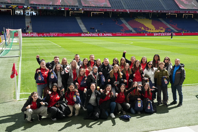 Gruppenfoto in der Red Bull Arena. | Foto: ML Marketing