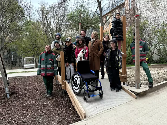 Mit einer Rampe sind die Spielgeräte künftig leichter für Rollstühle zu erklimmen. | Foto: Nathanael Peterlini/MeinBezirk