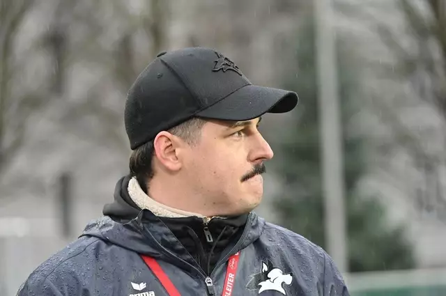 Für seine Huskies ist Marcel schon jetzt Supercoach, denn er begleitet das Team als Spieler nicht nur seit acht Jahren, sondern ist seit dieser Saison Head-Coach der Welser Footballer. | Foto: Huskies Wels