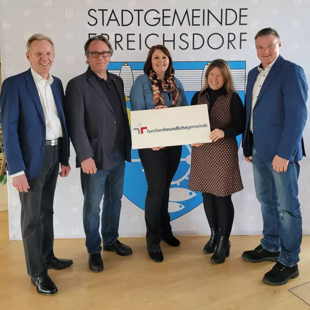 (v.l.n.r.): Vize Bgm. Christian Pusch, STR Thomas Dobousek, GR Karin Böhm, Sandra Sobhian, Bgm. Abg. z. NR Wolfgang Kocevar. | Foto: Stadtgemeinde Ebreichsdorf