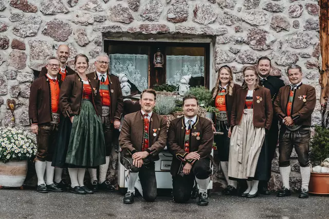 Claudius Vergeiner (Bezirksstabführer), Christian Rieser (Bezirkskapellmeister-Stv.), Anna-Maria Erber (Bezirksjugendreferentin), Johann Gossner (Bezirksgeschäftsführer), Andreas Krepper (Bezirksobmann), René Schwaiger (Bezirkskapellmeister), Teresa Lechner (Bezirksjugendreferentin-Stv.), Petra Koidl (Bezirksschriftführerin), Markus Foidl (Bezirksobmann-Stv.), Albert Sieberer (Bezirksobmann-Stv.) (v. li.).
 | Foto: stil.fotografie