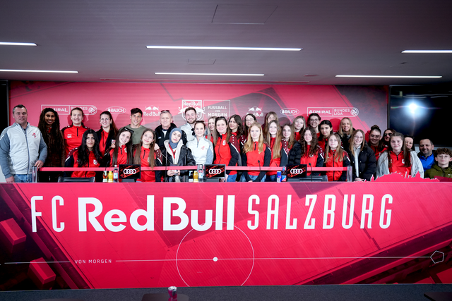 Gruppenfoto im Media Center der Red Bull Arena. | Foto: ML Marketing