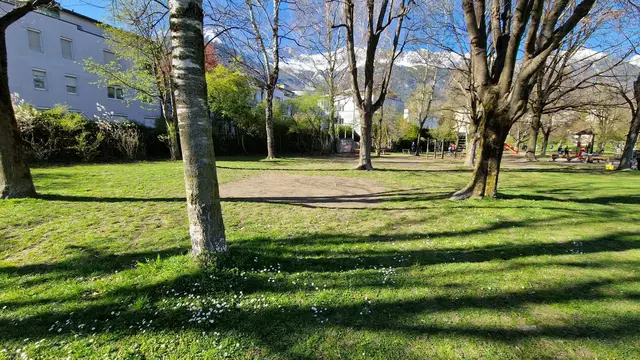 Die Community sei dahinter, dass nicht immer die gleichen Flächen bespielt werden, in manchen Innsbrucker Grünanlagen sieht es aber nicht so aus, wie hier beim Spielplatz Prandtauerufer. | Foto: Königer