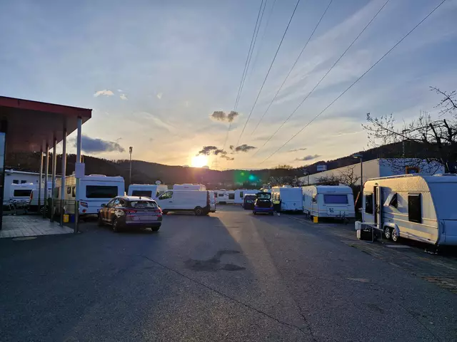So sieht ein Parkplatz eines früheren Supermarktes in Straßgang aktuell aus.  | Foto: René Apfelknab