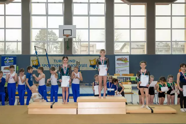 Die Turner:innen des Turnvereins Vöcklabruck freute sich über die tollen Podestplätze. | Foto: Rüdiger Jahnel