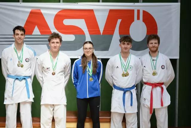 Für die Athletinnen und Athleten des Karateklubs Fürstenfeld unter Trainer Gerhard Jedliczka gab es bei den Landesmeisterschaften einen wahren Medaillenregen. Am Bild: Lukas Arbeiter, Fabio Deutsch, Nora Wiesner, Marius Schmelzer, Christian Kalcher | Foto: Karateverband Steiermark