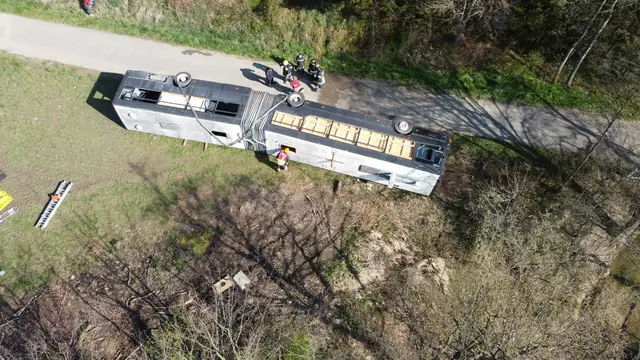 Hier ist der in der Übung verunglückte Bus | Foto: AFKDO Neulengbach