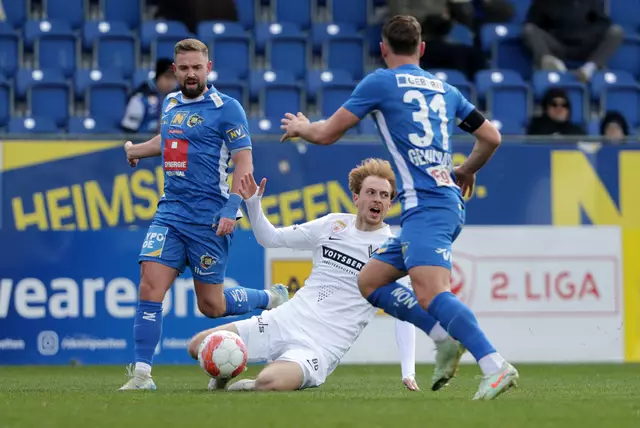 Maximilian Suppan und Voitsberg am Boden, die St. Pöltener nach dem 3:0 obenauf. | Foto: GEPA-Pictures