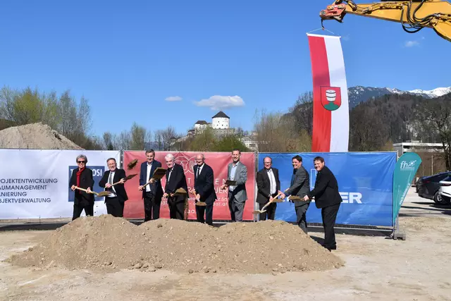 Erster Spatenstich am ehemaligen Kasernenareal. Die Fachhochschule Kufstein realisiert ein Studentenheim. | Foto: Barbara Fluckinger