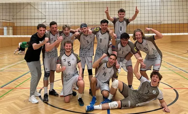 Die Herren 2 der Hot Volleys freuten sich über den ersten Sieg in der Relegation.  | Foto: Hot Volleys 