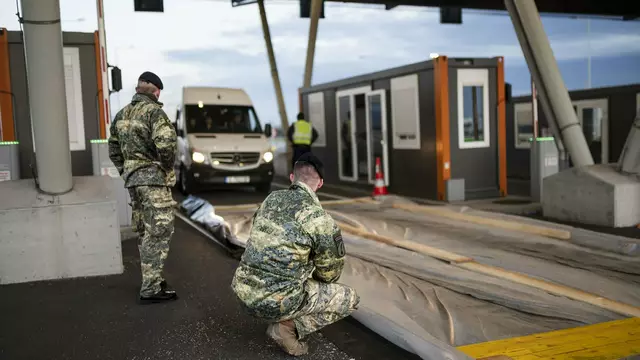 Zur Bekämpfung der Maul- und Klauenseuche waren 53 Soldatinnen und Soldaten der AFDRU-Katastrophenhilfseinheit des Bundesheeres seit dem 26. März rund um die Uhr in der Slowakei im Einsatz. Seit Samstag, den 5. April, bleibt ein Zug der Garde und ein ABC-Desinfektionstrupp (rund 40 Personen) an den Grenzübergängen Kittsee (A6) und Nickelsdorf. | Foto: Bundesheer