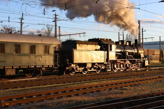 Kurzer Halt in Wels: Die Museumslokomotive des Dampfsonderzuges auf dem Weg nach Kefermarkt und wieder retour. | Foto: laumat.at