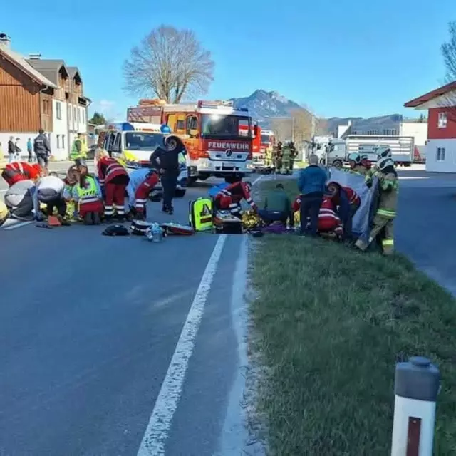 Bei dem Verkehrsunfall wurden zwei Personen verletzt. | Foto: FF Thalgau