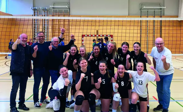 Das Damen-Team von Sparkasse ASKÖ Pregarten feiert den 2. Landesmeistertitel in Folge.  | Foto: Mona-Fotografie