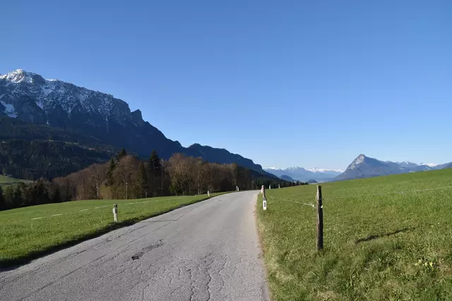 Neben einem in den letzten fünf Jahren gut ausgebauten Kanalnetz, investiert Rettenschöss weiterhin in seine Straßen. | Foto: Barbara Fluckinger