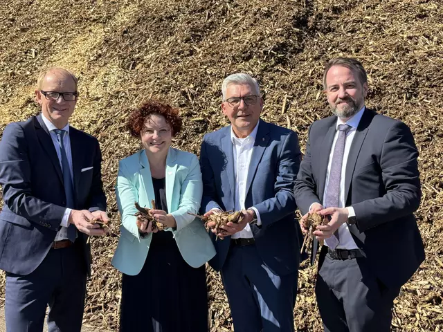 Herwig Struber, Vorstand Salzburg AG (v.l.), Staatssekretärin Elisabeth Zehetner, Landesrat Josef Schwaiger, Staatssekretärin Michael Baminger, Vorstandssprecher Salzburg AG | Foto: Martin Schöndorfer