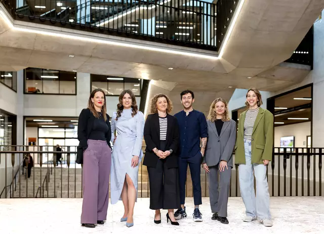 Auf dem Bild v.l.n.r.: Krista Sommer (Botschafterin #frausorgtvor, Wiener Städtische Versicherung), Moderatorin Judith Nagiller, Désirée-Marie Holjevac (Leitung Vetrieb Filialen, Erste Bank Oesterreich), Marcel Clementi (Yogalehrer, Podcaster und Autor), Leonie Erne (Nachhaltigkeitsanalystin, Erste Asset Management) und Sarah Ager (Unternehmerin, Social-Media-Expertin und Podcasterin). | Foto: Thomas Steinlechner