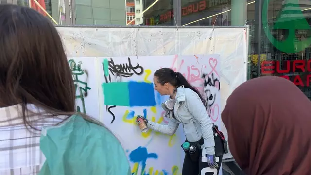 Unter Anleitung der Salzburger Künstlerin SOMA konnten sich die jungen Teilnehmerinnen künsterlisch austoben. | Foto: ckz