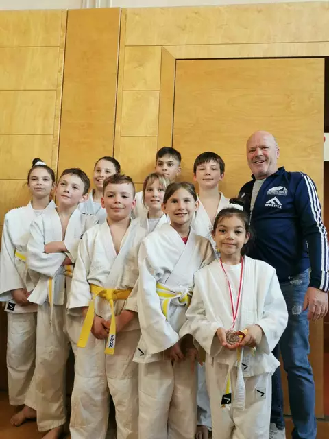 Judo Lungau: Nachwuchskämpfer mit Trainer und Sektionsleiter Harald Karner | Foto: Judo Lungau