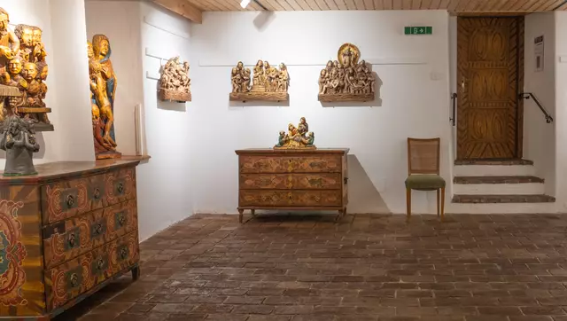 Am 1. Mai öffnet das Hirschbacher Bauernmöbelmuseum. Am 18. Mai findet eine Vernissage statt. Gezeigt werden Werke von Alois Walchshofer. | Foto: Bauernmöbelmuseum Hirschbach