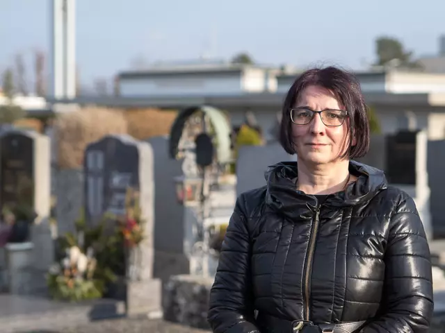 Trauerrednerin Andrea Kahofer macht Erinnerungen lebendig. | Foto: Santrucek