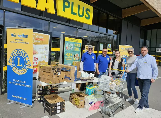 Mitglieder des Lions Clubs Mittelburgenland beim Sammeln von Spenden im BILLA PLUS Businesspark. | Foto: Köppel Gerhard